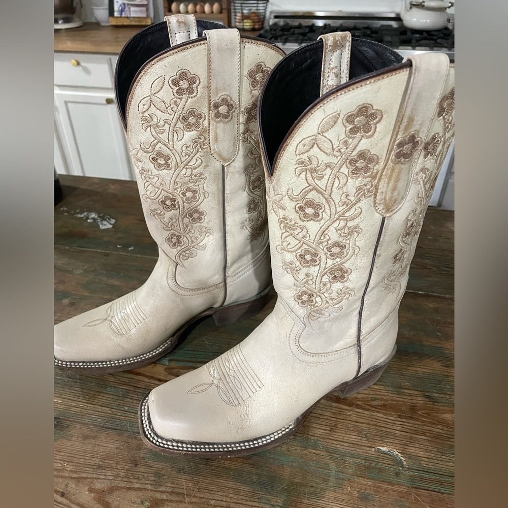 Beautiful boots ~ only worn once ~